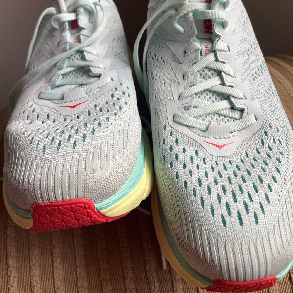 Like new Hoka Clifton 7 size 9.5